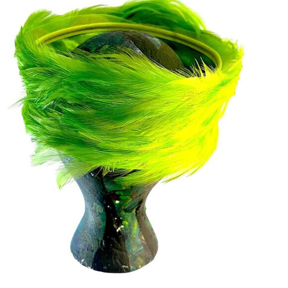Vintage Lime Green Hat AccessoryVINTAGE LIME GREEN  FEATHERED HAT - Picture 8 of 13